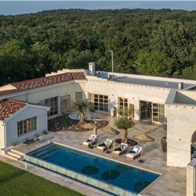  4 Bedroom Villa with Infinity Pool near Rovinj, Istria, Sleeps 8